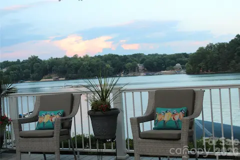 Relaxing right by the lake with open water, main channel views.