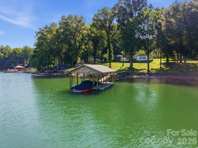 1367 Roundstone Road, Sherrills Ford, NC