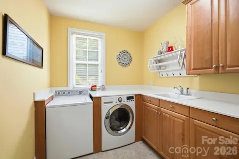 Laundry Room with Sink and cabinets