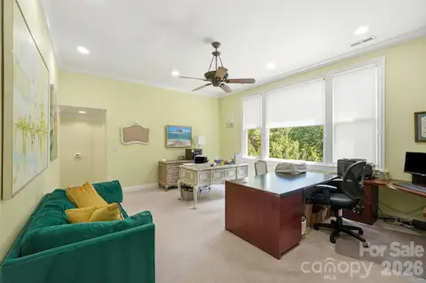 Large Flex or Office Space on 2nd level