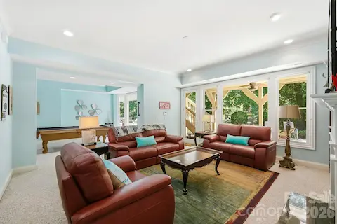 Large area for entertaining