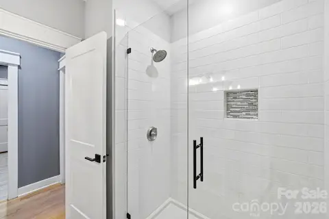 2nd full bathroom w/ walk in shower