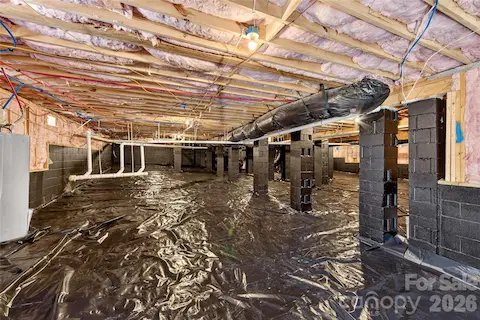 Walk in crawl space