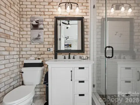 Full Bath attached to Sunroom