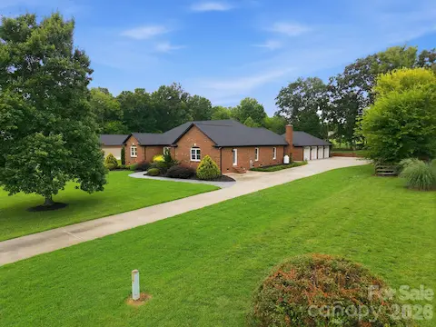 3400+ SQ FT home plus 4-car garage