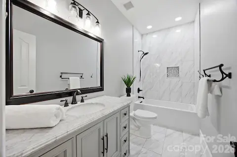 Hall full bath for bedrooms 3 & 4