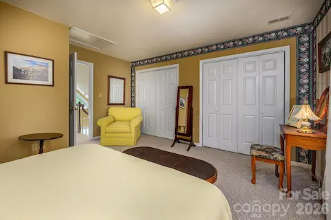Upper Bed w/Connecting Full Bath