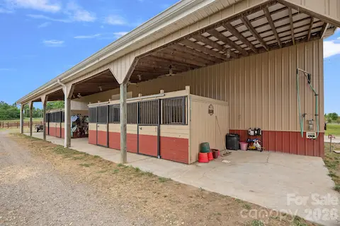 4 exterior barn stalls with wash station.