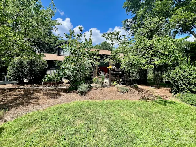 200 Foxlair Court, Matthews, NC