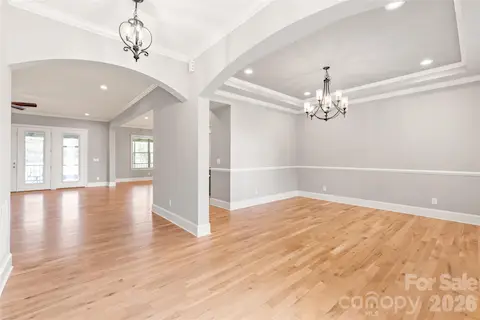 Stunning Open Floor Plan Welcomes You In