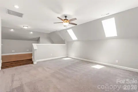Spacious Loft Area