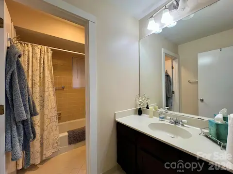 Full Bath 2