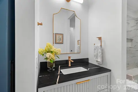 Main Level Guest Ensuite Bath