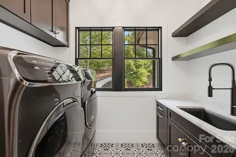 Second laundry room upstairs