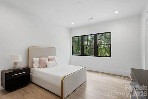 Secondary bedroom with an ensuite bathroom