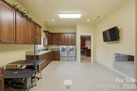 Auxilary Wash Room