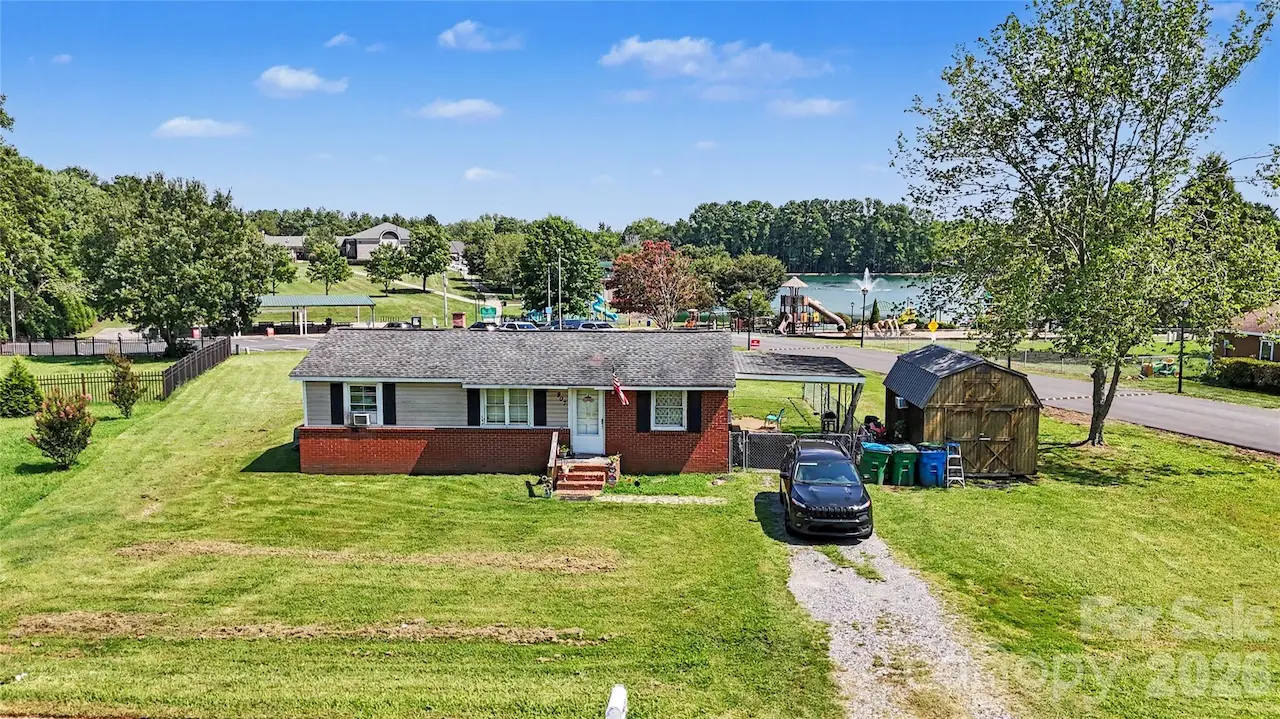 907 Lakeview Drive, Pineville, NC