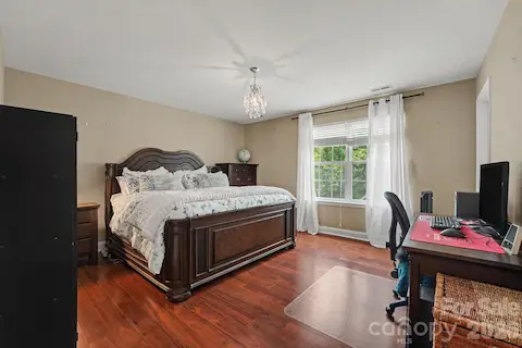 upstairs bedroom 1