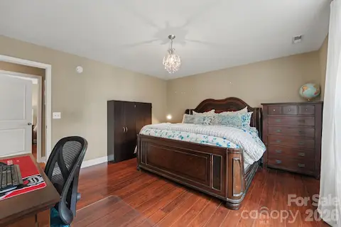 upstairs bedroom 1