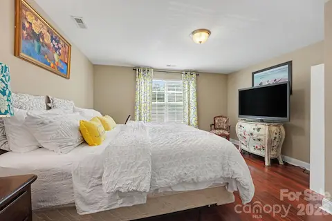 upstairs bedroom 1