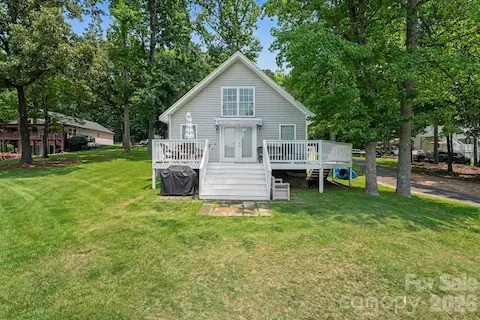 Lakefront Cottage/Guest House