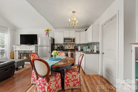 Cottage kitchen
