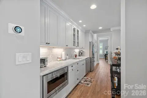 2nd kitchen area/walkout basement - microwave, sink, dishwasher and refrigerator!!