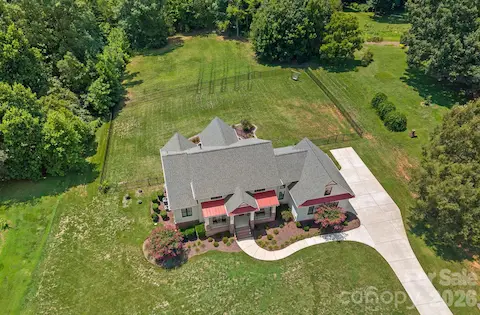 aerial view of the hme - see the fenced in back yard