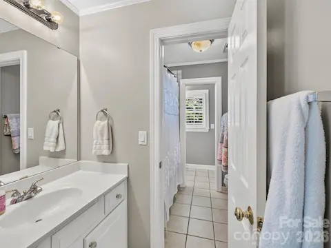 Jack & Jill Bath