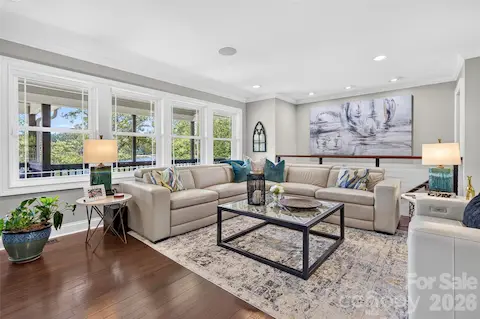 Living area Main Level