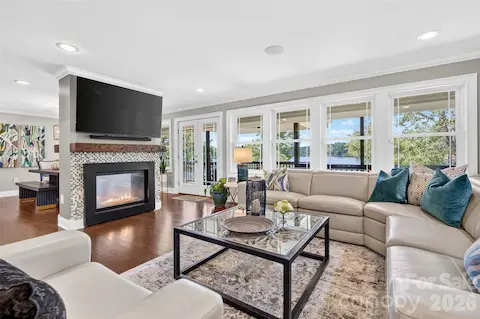 Living area Main Level