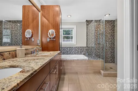 Primary Ensuite Main Level