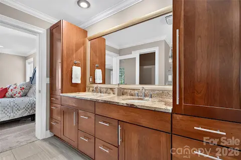 Primary Ensuite Main Level