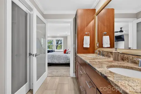 Primary Ensuite Main Level