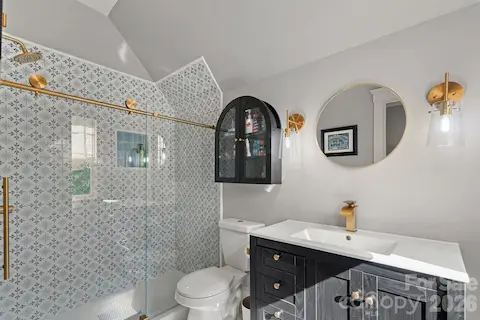En-suite bathroom