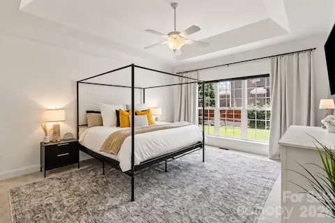 Primary Suite - Main Level