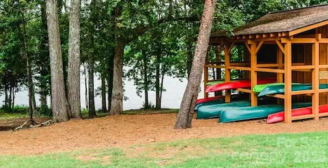 Direct access to Lake Wylie for boating and paddling