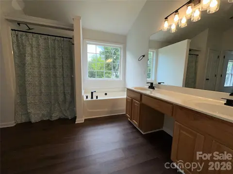 Master Bath tub & Separate Shower