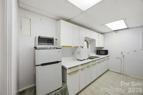 Spacious Laundry Room