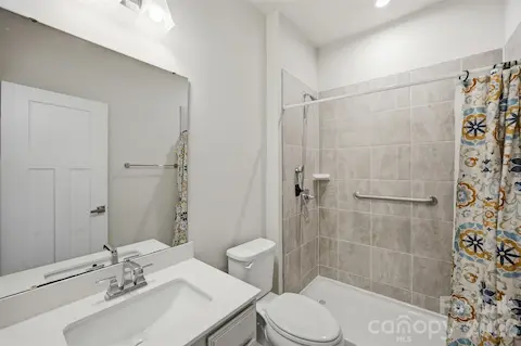 Main level full bath