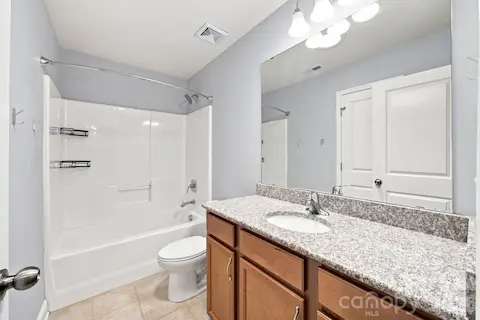 Full Guest bath 2nd floor