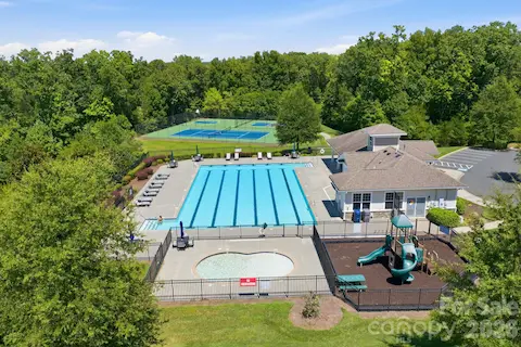 Bridge Pointe Amenities , Main pool, wading pool, playground, clubhouse, tennis court, 2 pickleball courts and 1/2 basketball court