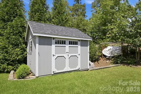 Shed with electricity