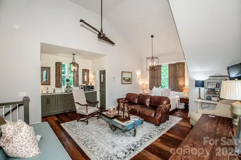 The 2nd living quarters over the detached garage with a 16' vaulted ceiling