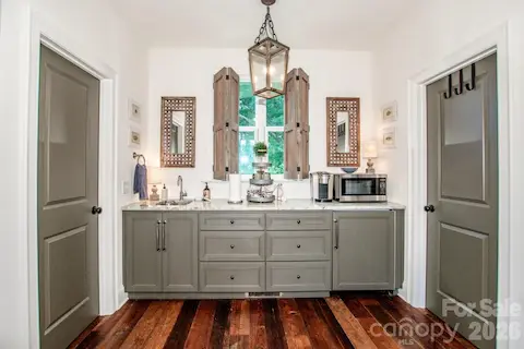 The studio above the garage features a kitchenette and full bathroom
