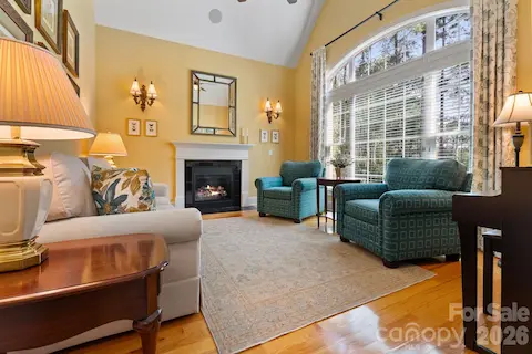Front Sitting / Sun Room