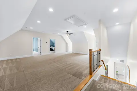 Upper Level- large loft area