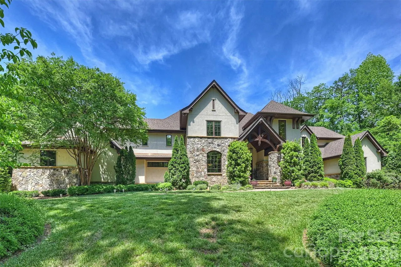 4901 Carmel Park Drive, Charlotte, NC