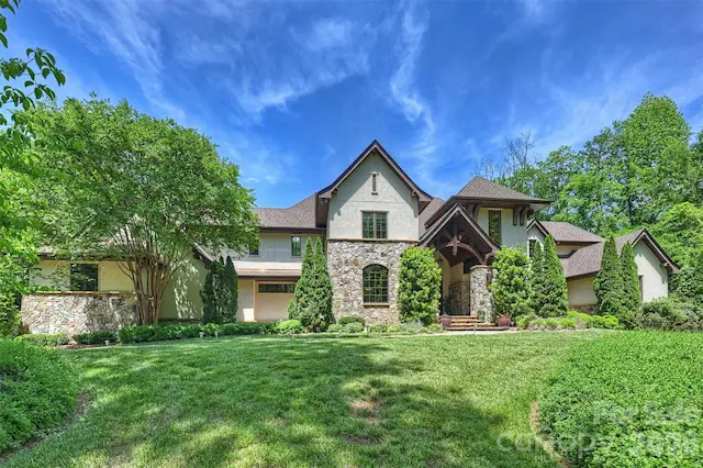4901 Carmel Park Drive, Charlotte, NC