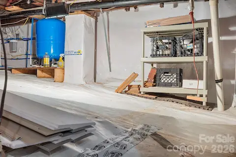 Fully encapsulated crawl space